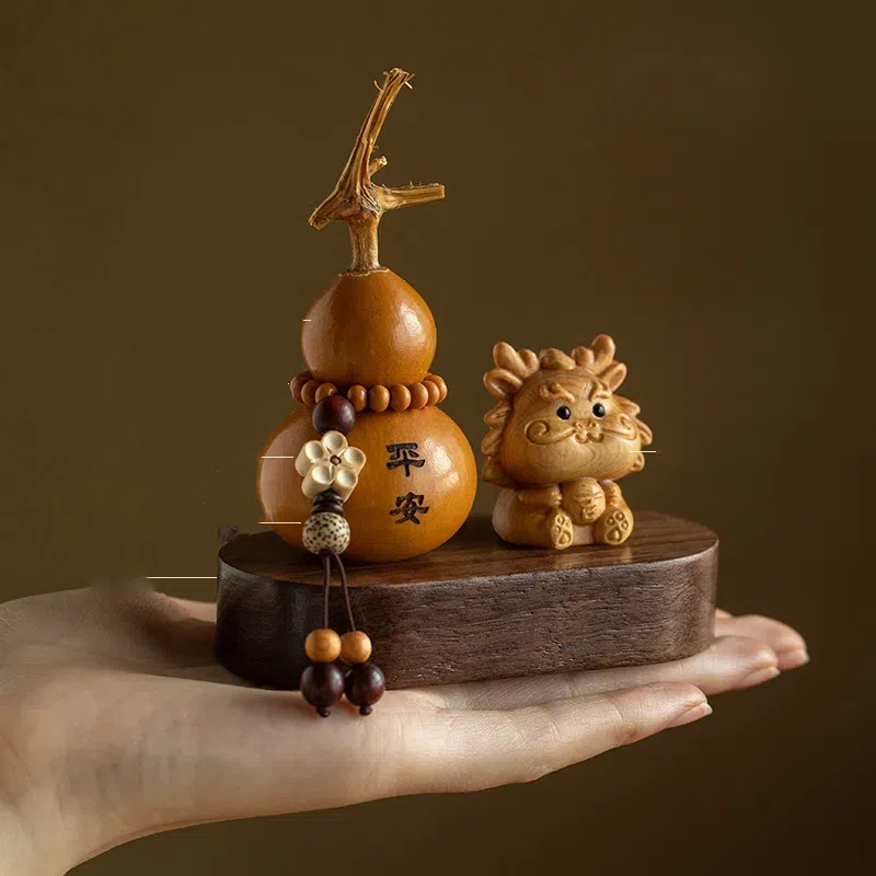 Thuja Wood Carved Zodiac Gourd Ornament, Retro Wenwan Hand Piece, High-end Desktop & Car Creative Craft Gift